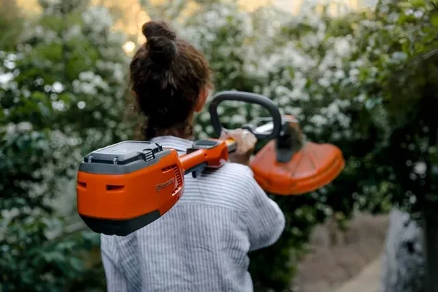 HUSQVARNA 120ITK4H ACCU HEGGENSCHAAR  ZONDER ACCU EN LADER