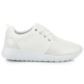 Witte sportschoenen